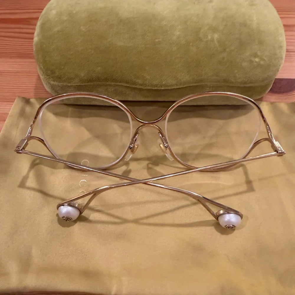 Gucci Women's Glasses in Gold Frame